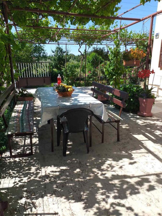 Ferienwohnung Lori Pula Exterior foto