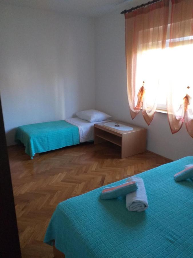 Ferienwohnung Lori Pula Exterior foto