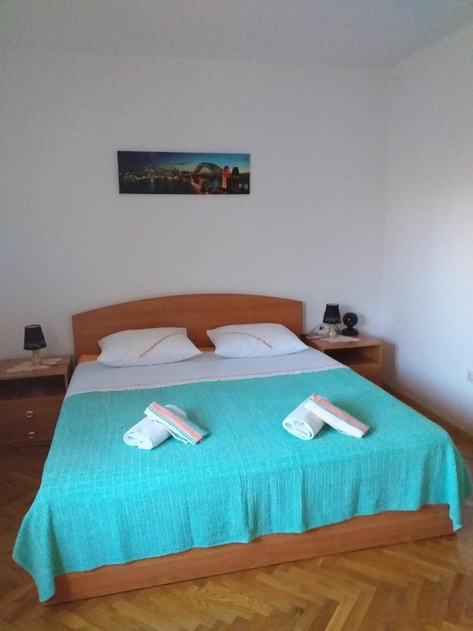 Ferienwohnung Lori Pula Exterior foto