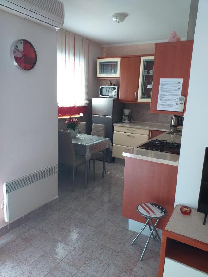 Ferienwohnung Lori Pula Exterior foto